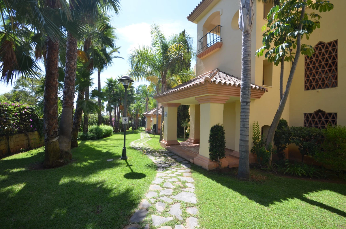 2-5bd7b9d04b45e33852eaf0ec6670150d