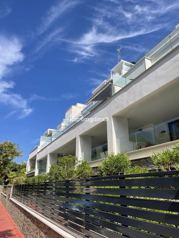 8-e64a9055bba3e77ac8aca3b893cdf826