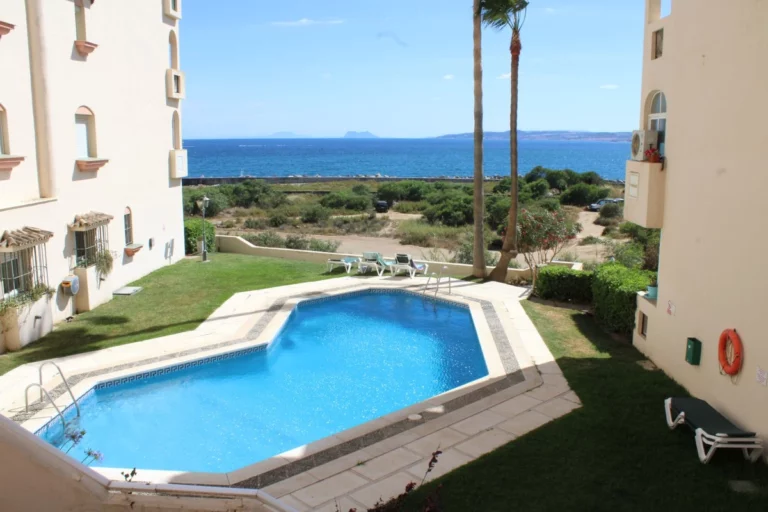 R4195039 | Middle Floor Apartment in Estepona – € 265,000 – 2 beds, 2 baths