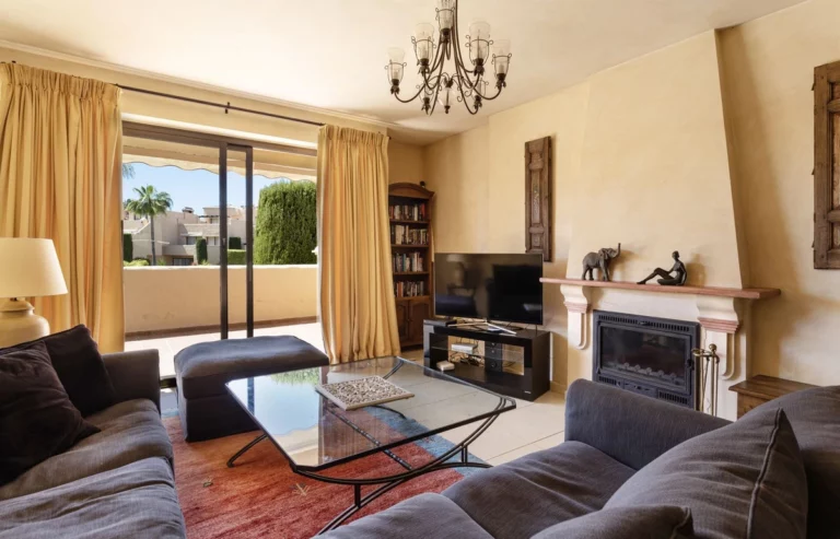 R4298557 | Middle Floor Apartment in Atalaya – € 400,000 – 3 beds, 3 baths