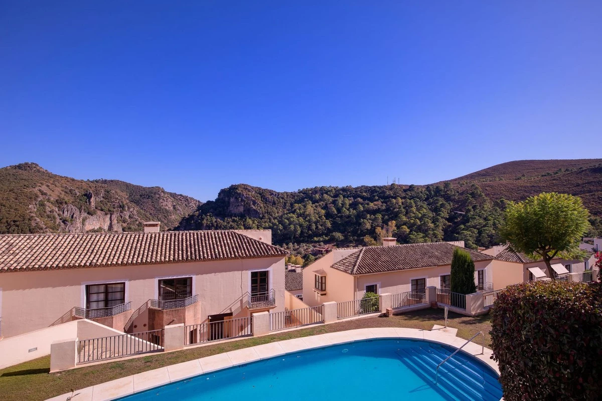 2-5bd7b9d04b45e33852eaf0ec6670150d