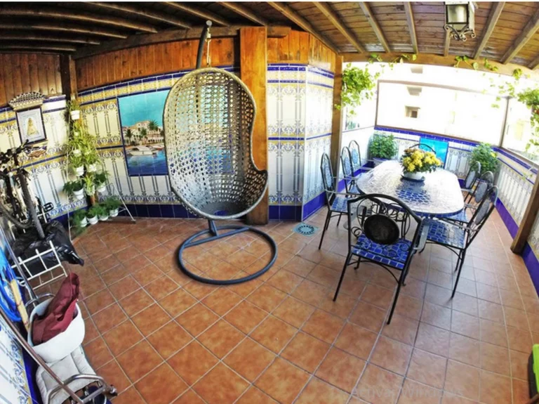 R3034148 | Middle Floor Apartment in Marbella – € 690,000 – 4 beds, 3 baths