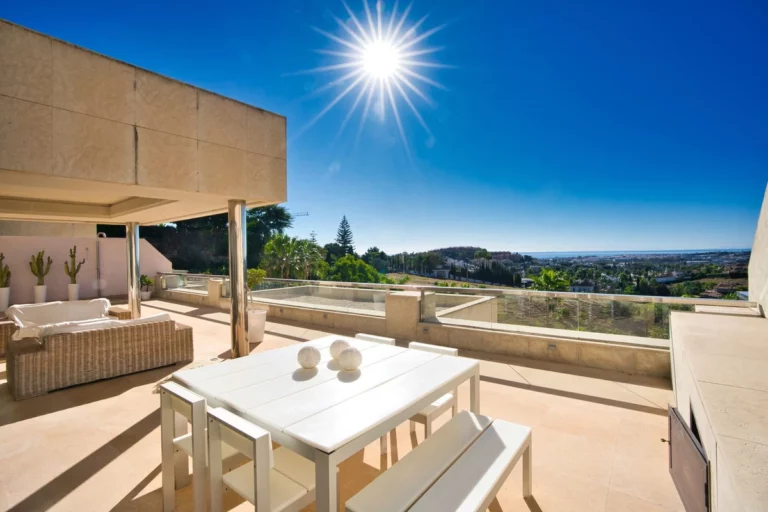 R4196707 | Middle Floor Apartment in Nueva Andalucía – € 599,000 – 2 beds, 2 baths