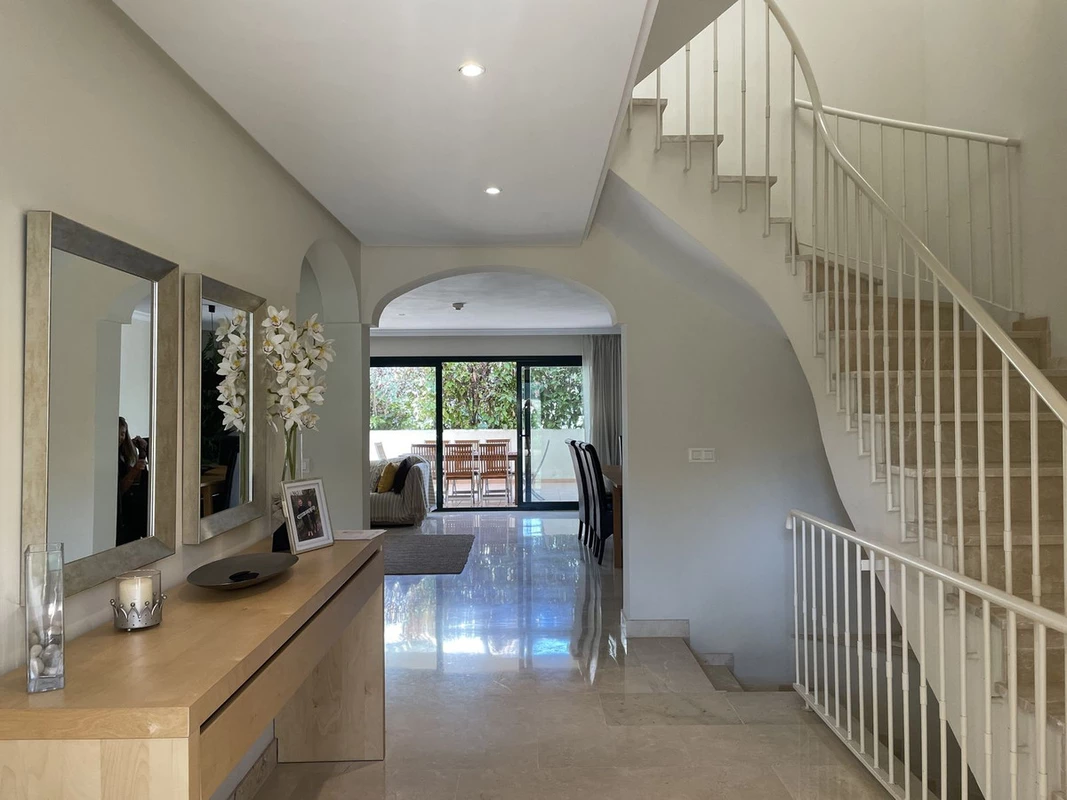 2-5bd7b9d04b45e33852eaf0ec6670150d