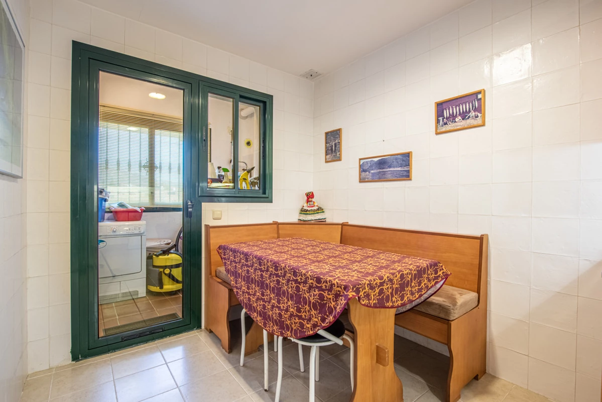 8-e64a9055bba3e77ac8aca3b893cdf826