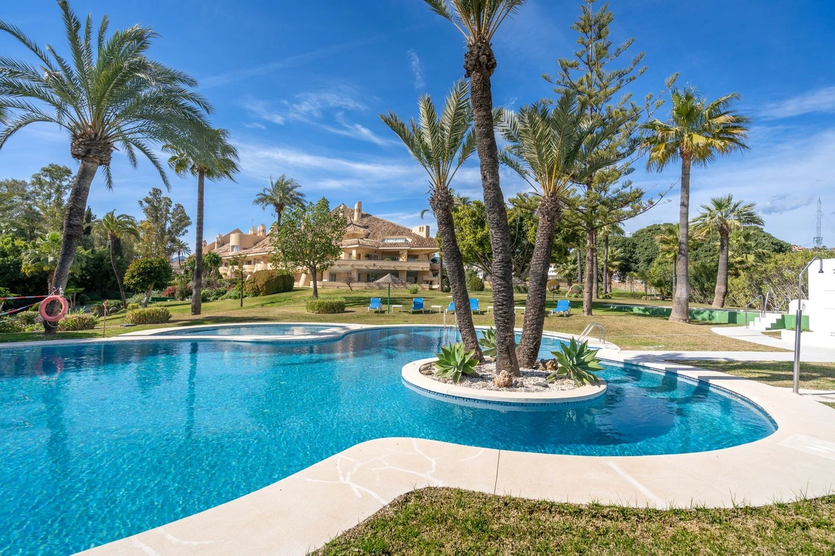 1-7980e48d732b6fc85c14b43b94d2aa54