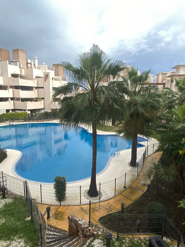 R3827884 | Middle Floor Apartment in Estepona – € 595,000 – 3 beds, 2 baths