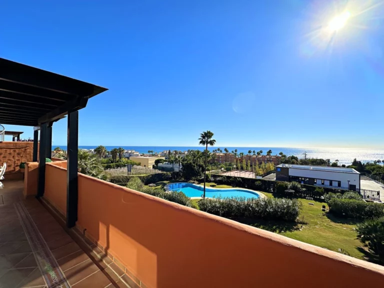 R3235969 | Middle Floor Apartment in Estepona – € 435,000 – 3 beds, 2 baths