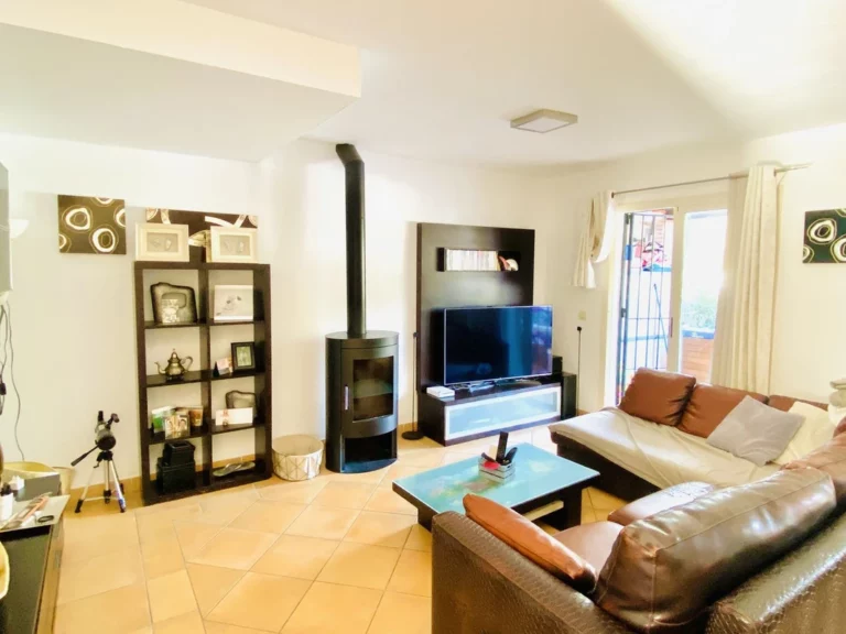 R4132108 | Townhouse in Benahavís – € 290,000 – 3 beds, 3 baths