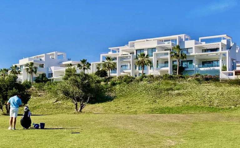 R4254187 | Middle Floor Apartment in Benahavís – € 575,000 – 2 beds, 2 baths