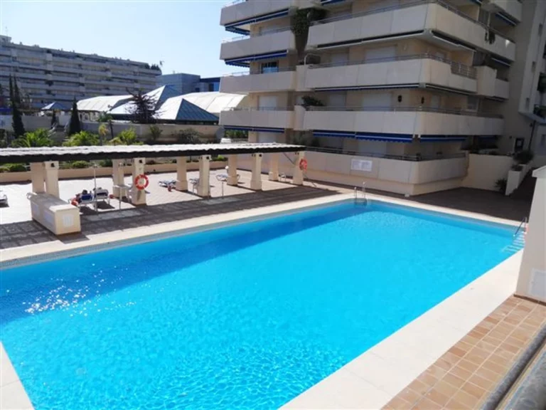 R121767 | Middle Floor Apartment in Puerto Banús – € 439,000 – 2 beds, 2 baths