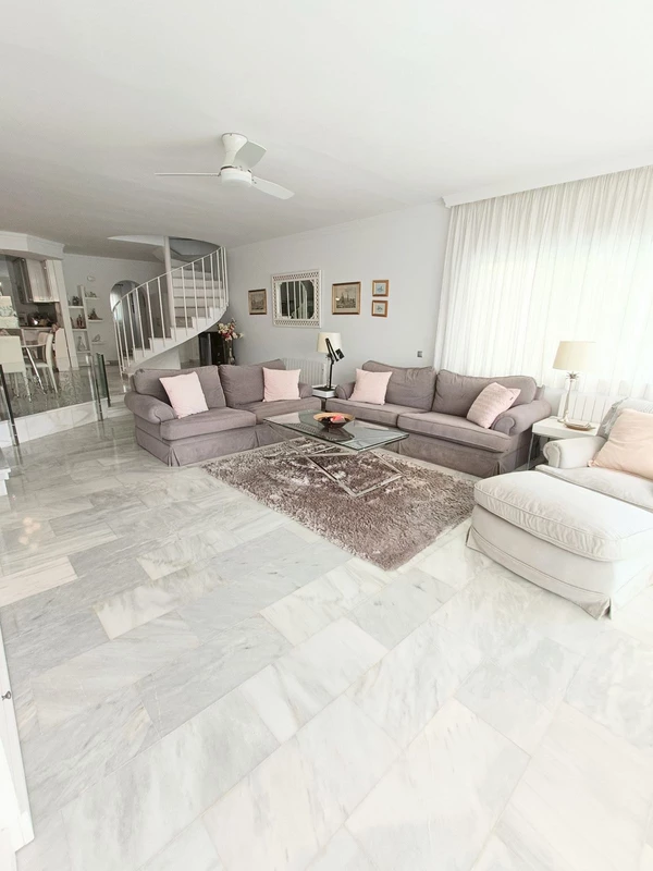 2-5bd7b9d04b45e33852eaf0ec6670150d