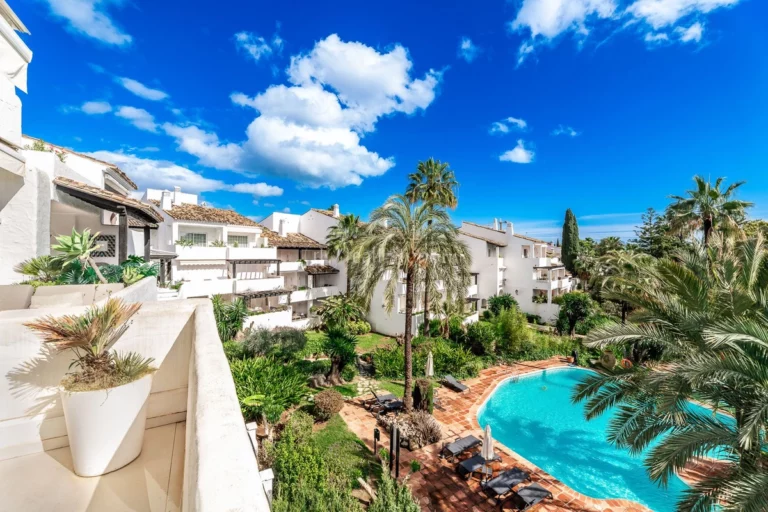 2629HFA | Apartment in Marbella Golden Mile – € 2,985,000 – 3 beds, 2 baths