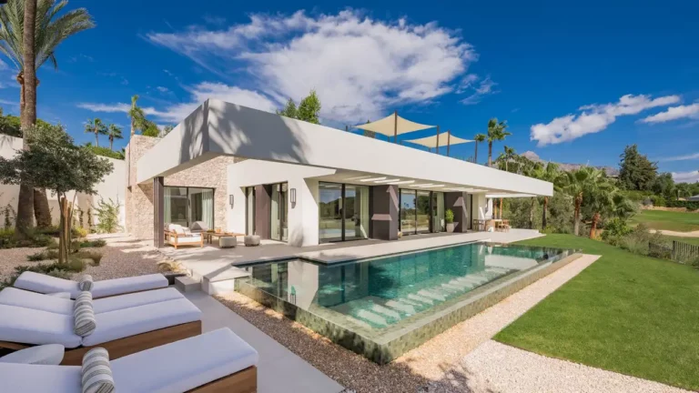 CTES-B4 | Private residence 408m² property situated in Marbella with 277m² terrace