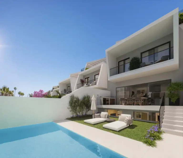 EL41-B3-06 | Unit compact 219m² Estepona property with outdoor living