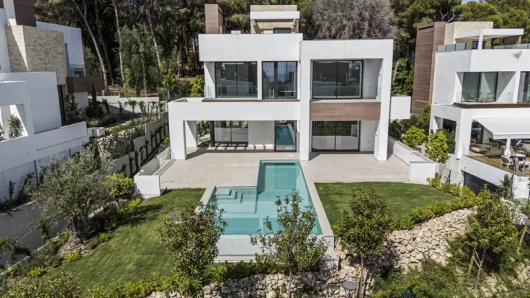 GM2V-B4 | Modern property 731m² of living space Marbella area