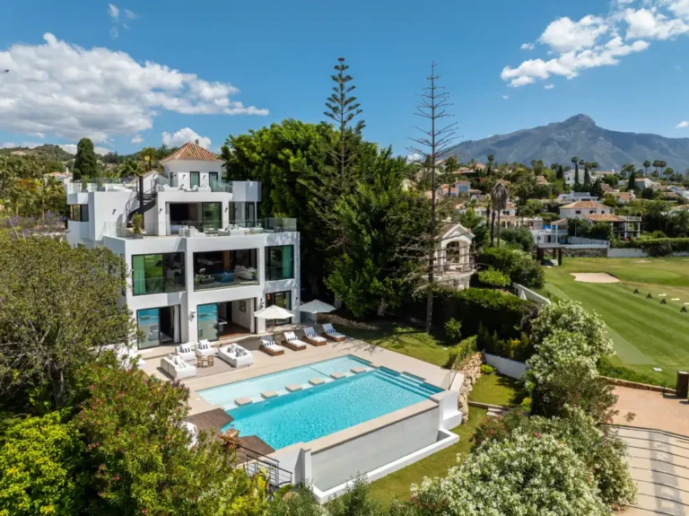 VI20-B6 | 6 beds detached house 789m² of living space in beautiful Marbella and balcony