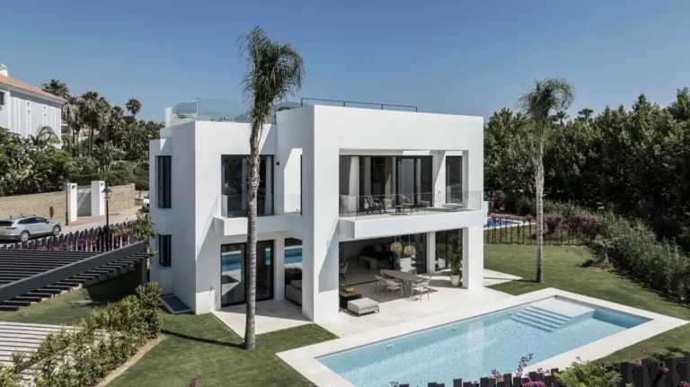 VLOC-B4 | Modern executive home generous 540m² Estepona, Costa del Sol