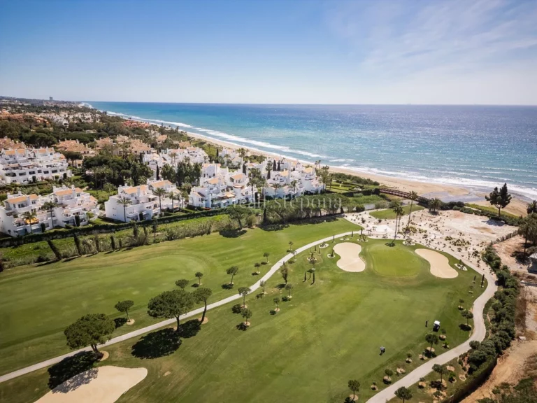 318-01941OL | Apartment in Marbella East – € 2,450,000 – 3 beds, 2 baths