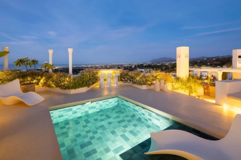 2639HFA | Penthouse in Marbella Golden Mile – € 2,995,000 – 4 beds, 4 baths
