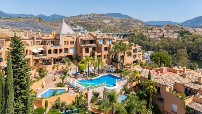 963-00141P | Penthouse in Nueva Andalucia – € 1,145,000 – 3 beds, 2 baths