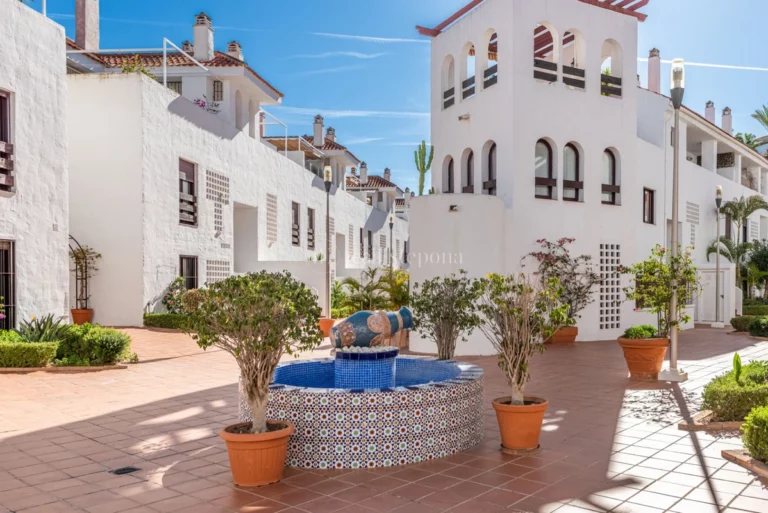 NEWA8988 | Apartment in Nueva Andalucia – € 675,000 – 3 beds, 2 baths