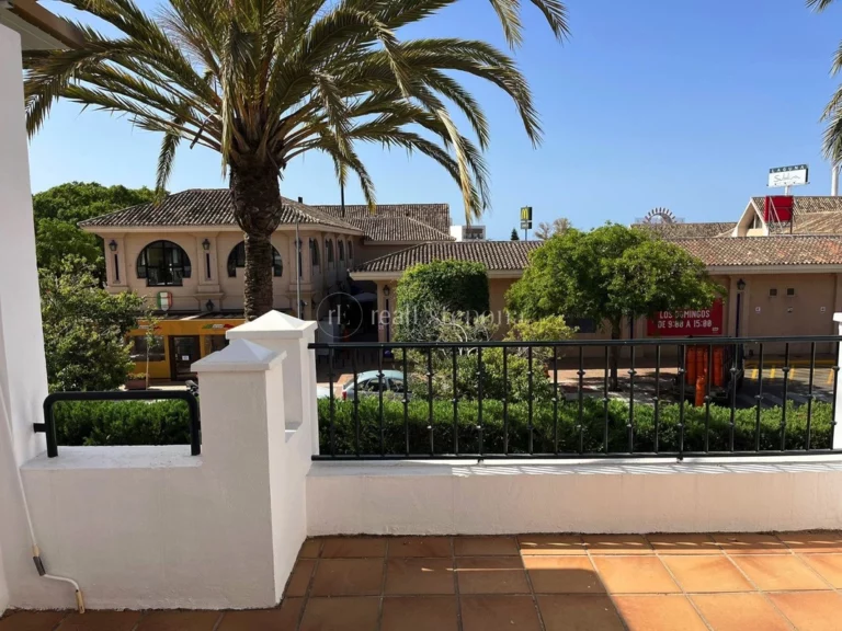 300-01841P | Duplex in San Pedro de Alcantara – € 635,000 – 3 beds, 3 baths