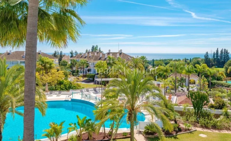 527-00901P | Apartment in Marbella Golden Mile – € 1,250,000 – 3 beds, 3 baths