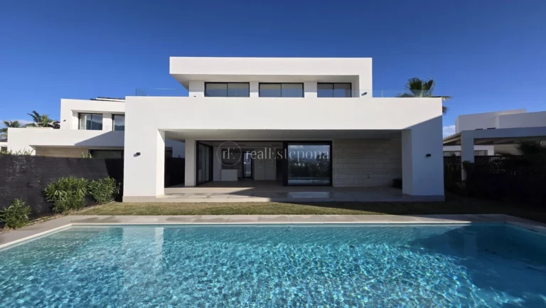 6264 | Villa in Marbella East – € 2,500,000 – 4 beds, 3 baths