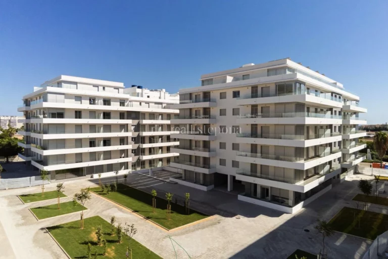 300-01798P | Apartment in Nueva Andalucia – € 360,000 – 2 beds, 2 baths