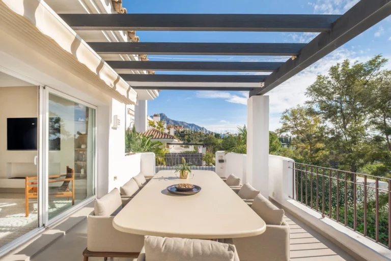998-00029P | Penthouse in Nueva Andalucia – € 1,349,000 – 3 beds, 3 baths