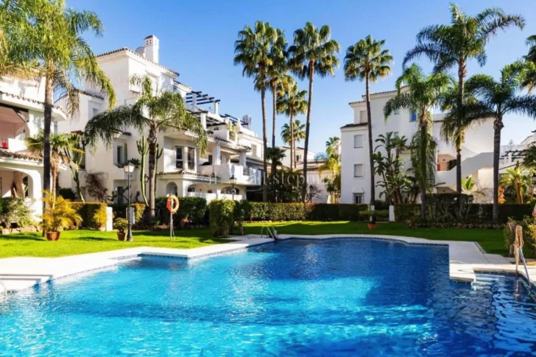 300-01813P | Ground Floor Apartment in Nueva Andalucia – € 570,000 – 2 beds, 2 baths