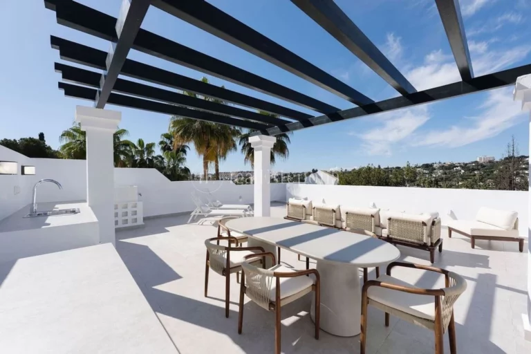 185639 | Duplex Penthouse in Nueva Andalucia – € 749,000 – 3 beds, 2 baths