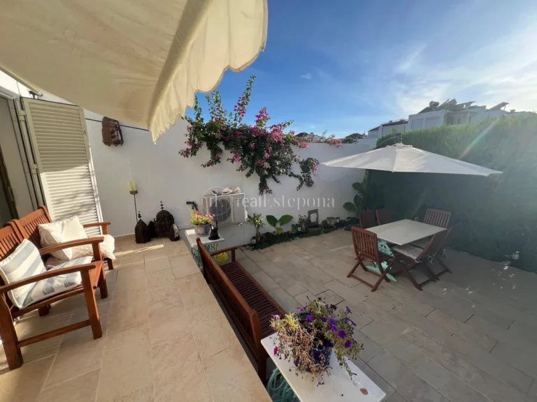 300-01700P | Town House in Marbella Golden Mile – € 945,000 – 3 beds, 3 baths