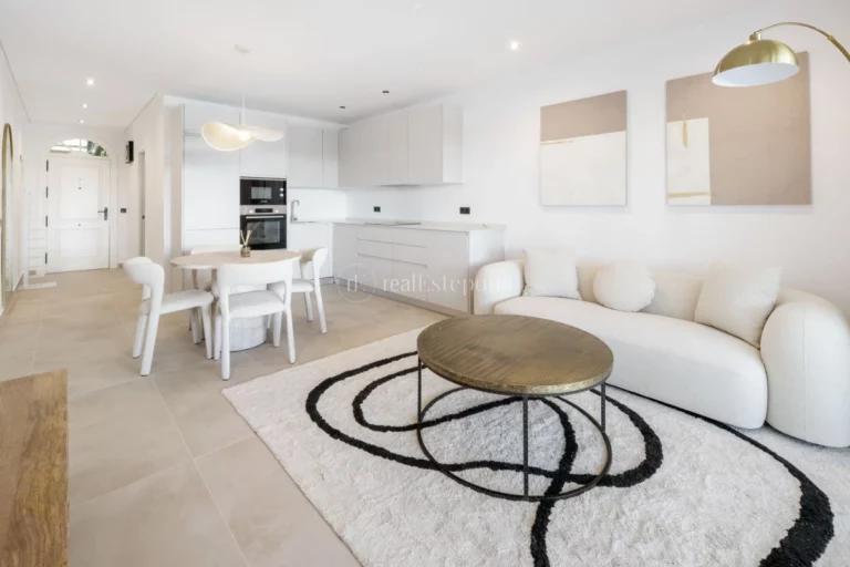 CP829292 | Apartment in Nueva Andalucia – € 679,000 – 3 beds, 2 baths