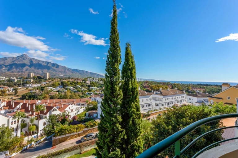 361-11892P | Apartment in Nueva Andalucia – € 499,000 – 2 beds, 2 baths
