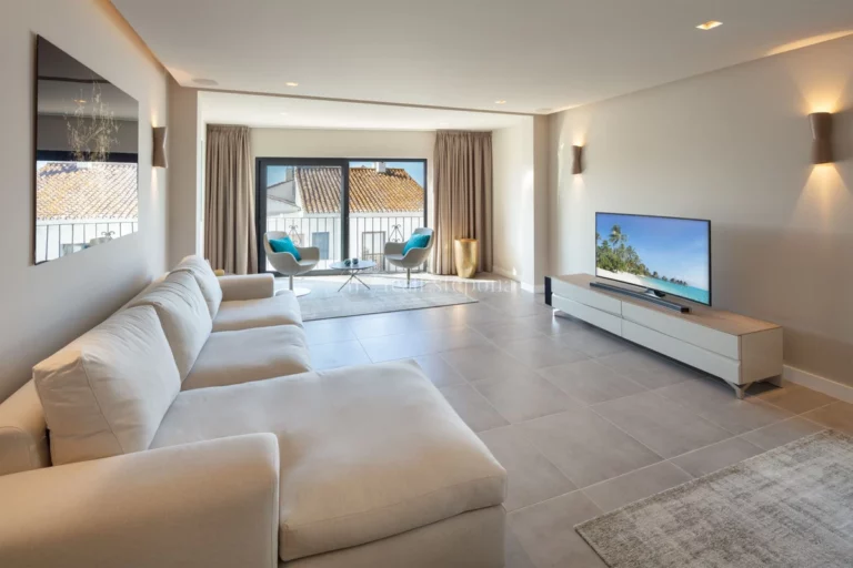 DCAP2009 | Apartment in Marbella – Puerto Banus – € 830,000 – 2 beds, 2 baths