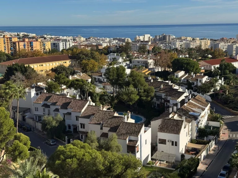 963-00184P | Town House in Marbella – € 990,000 – 7 beds, 3 baths