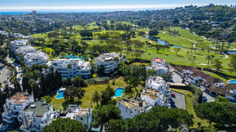 1008-00014P | Penthouse in Nueva Andalucia – € 699,000 – 3 beds, 2 baths