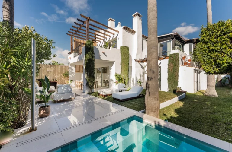 Ax1005 | Semi Detached Villa in Marbella Golden Mile – € 2,595,000 – 4 beds, 5 baths