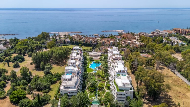 395-00968P | Apartment in Marbella – Puerto Banus – € 2,300,000 – 3 beds, 4 baths