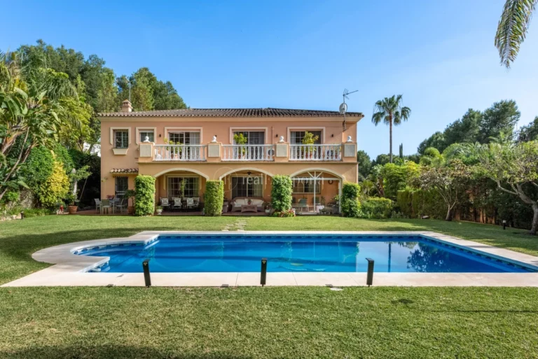 NEWV9402 | Villa in Nueva Andalucia – € 3,850,000 – 5 beds, 4 baths