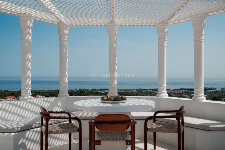 963-00187P | Duplex Penthouse in Marbella Golden Mile – € 2,995,000 – 3 beds, 3 baths