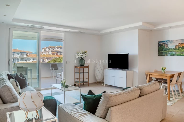 361-13031P | Apartment in Marbella – Puerto Banus – € 1,385,000 – 3 beds, 2 baths