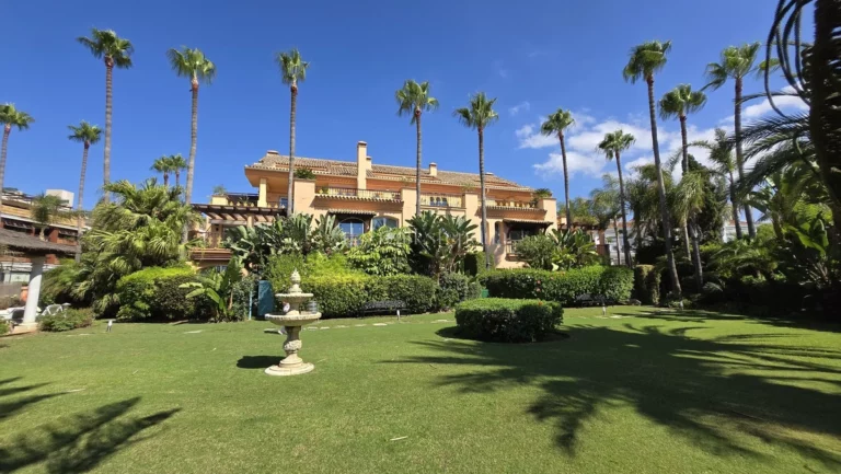 6191 | Ground Floor Apartment in Marbella – Puerto Banus – € 2,950,000 – 2 beds, 2 baths