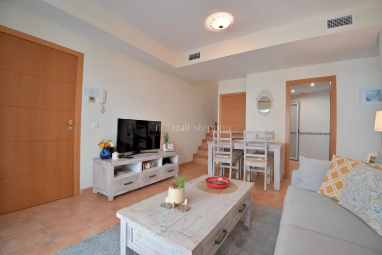 ST6218 | Duplex Penthouse in Marbella – € 425,000 – 2 beds, 2 baths