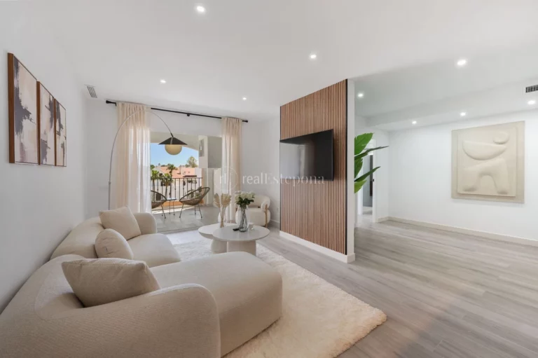 LS50197 | Apartment in Nueva Andalucia – € 695,000 – 3 beds, 2 baths