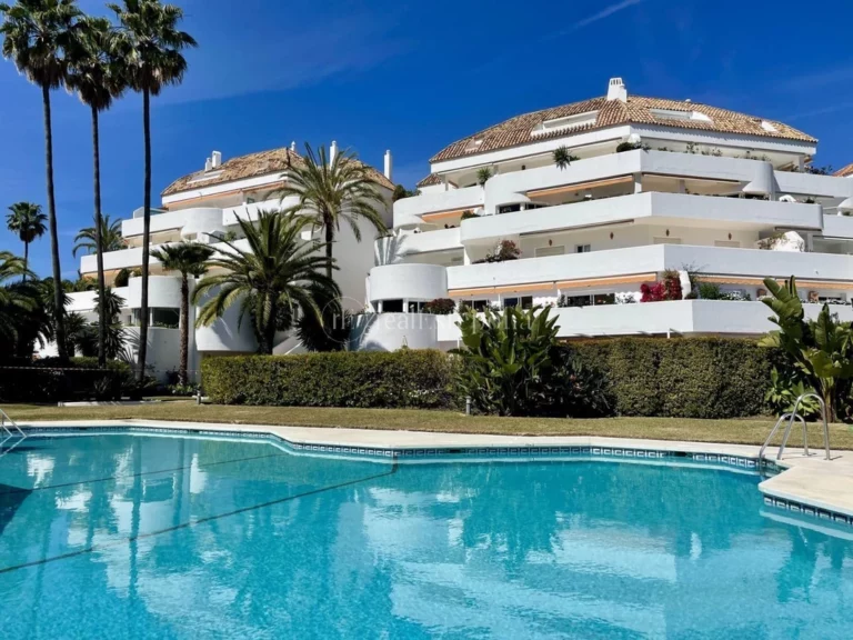 BLXE-1022 | Penthouse in Marbella – € 650,000 – 2 beds, 2 baths
