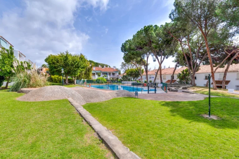 950-00007P | Ground Floor Apartment in Marbella Golden Mile – € 590,000 – 4 beds, 2 baths