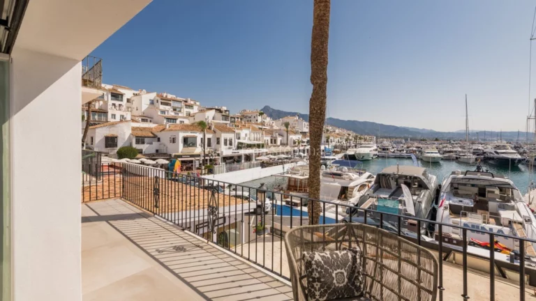 COSTA-00912P | Apartment in Marbella – Puerto Banus – € 1,690,000 – 2 beds, 2 baths